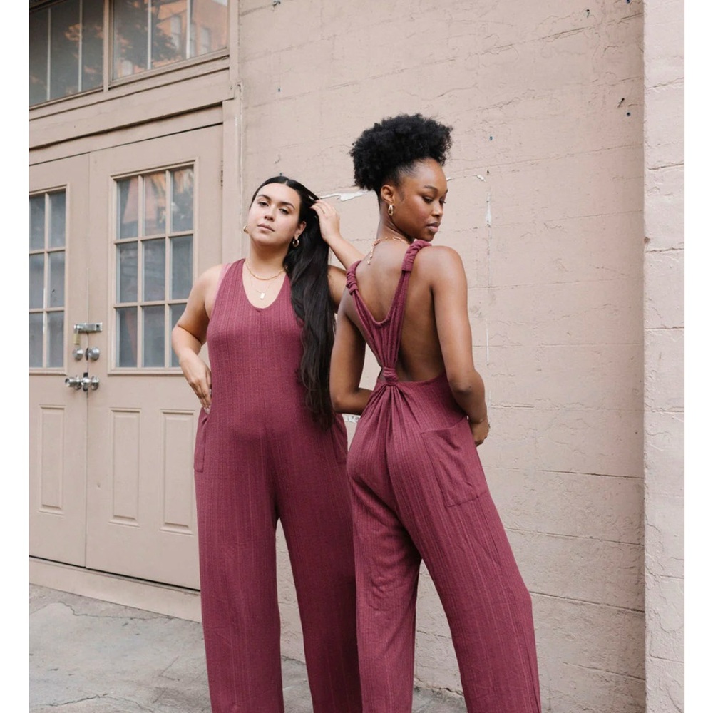 The b.o.d. Jumpsuit - Sangria - M